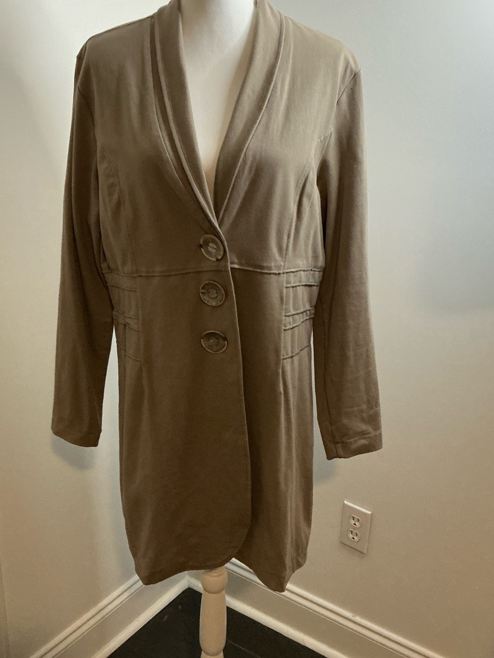 neon buddha taupe longline three-button blazer